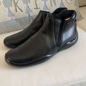 Prada slip on shoes size 8 Prada size 42 European good shape. Leather